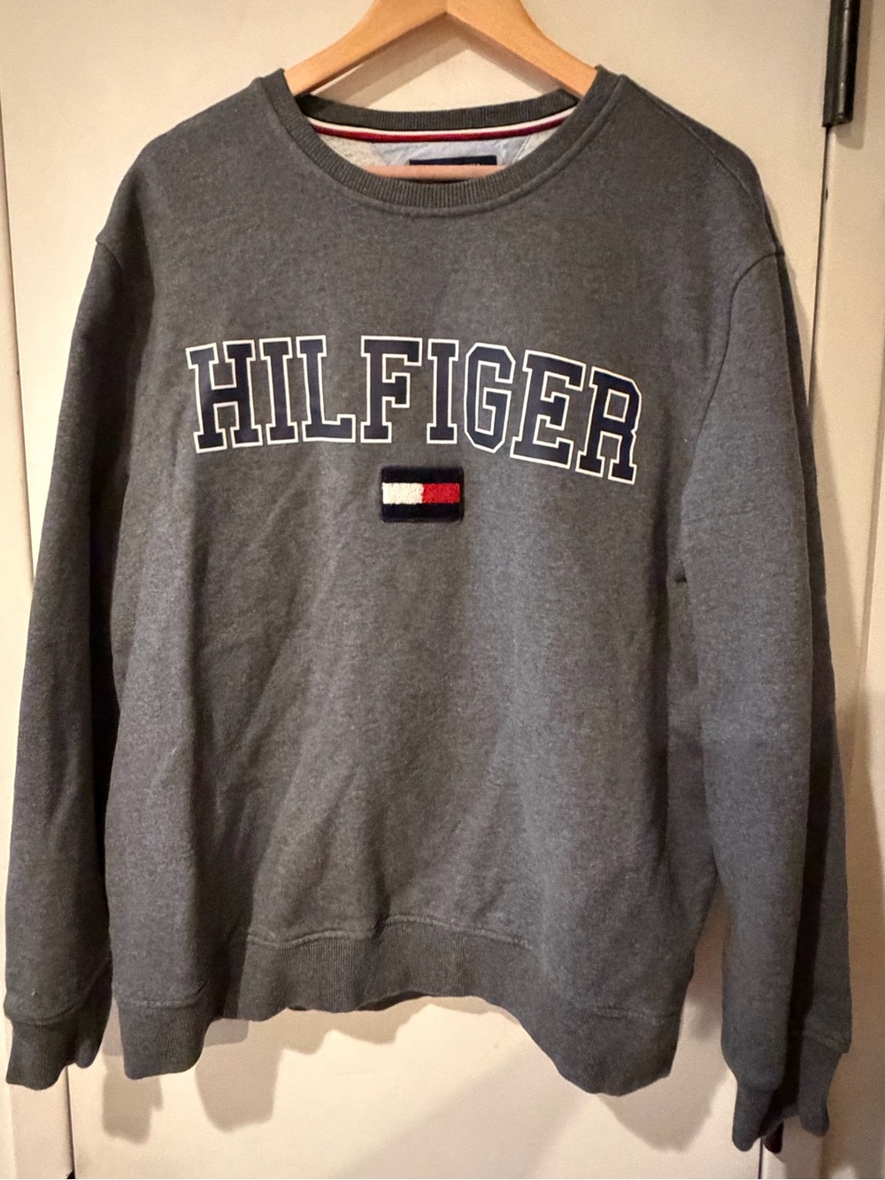 Tommy Hilfiger Men's Grey Logo Crewneck Sweatshirt XL